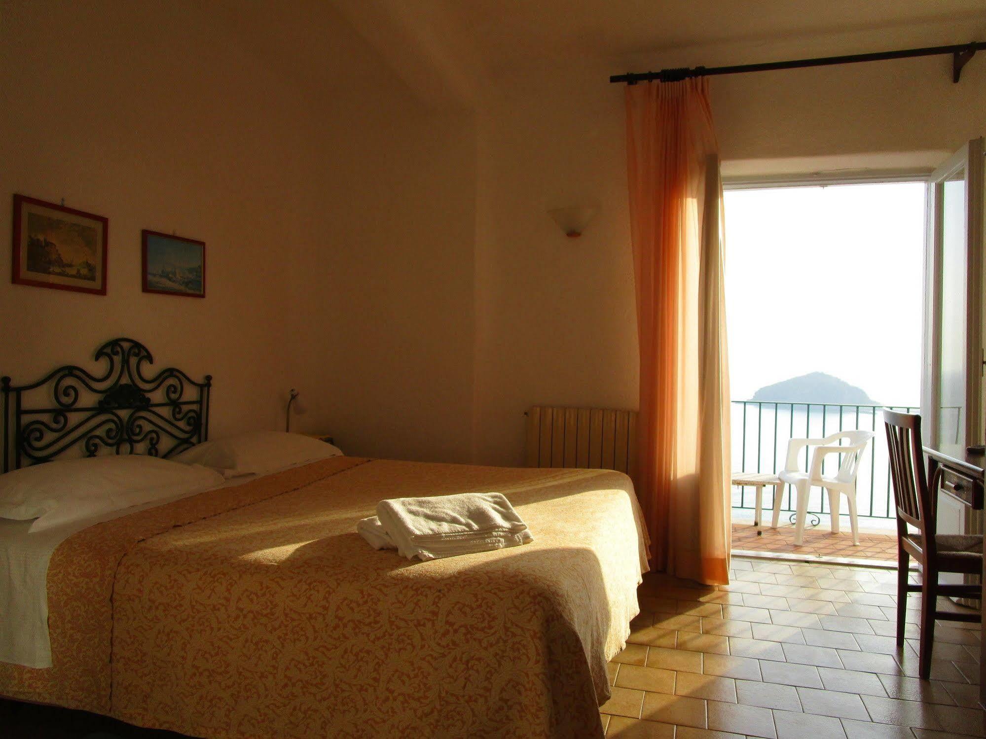 Hotel Villa Al Mare Barano dʼIschia Екстериор снимка